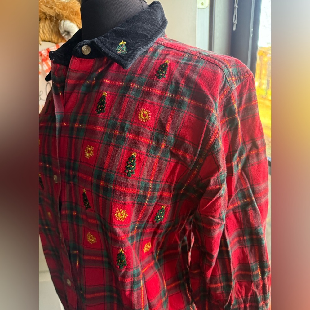 Vintage Bobbie Brooks embroidered holiday plaid button down shirt, size large - Picture 4 of 11